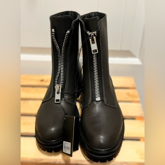 Forever 21 Women’s Zippered Lug-Sole Booties Black 8 - Picture 9 of 11